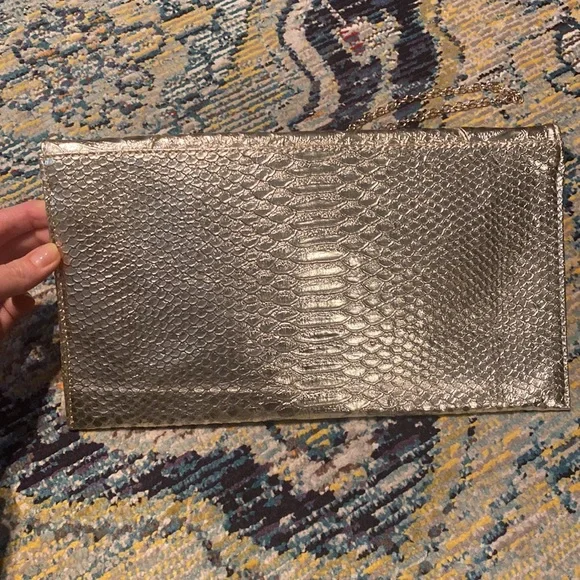 EUC Gold Snakeskin Clutch/Shoulder Evening Bag with Gold Lock and Chain Strap - Picture 3 of 6